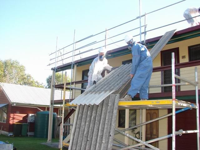 Asbestos_20Roof_20Removal_20Paradise_20Point_20Qld-1-800-600-80